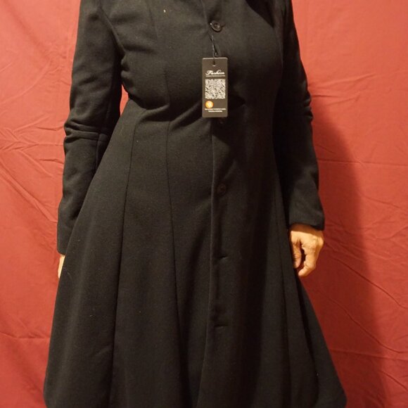 Black Fleece Coat, Size Medium - Picture 3 of 8